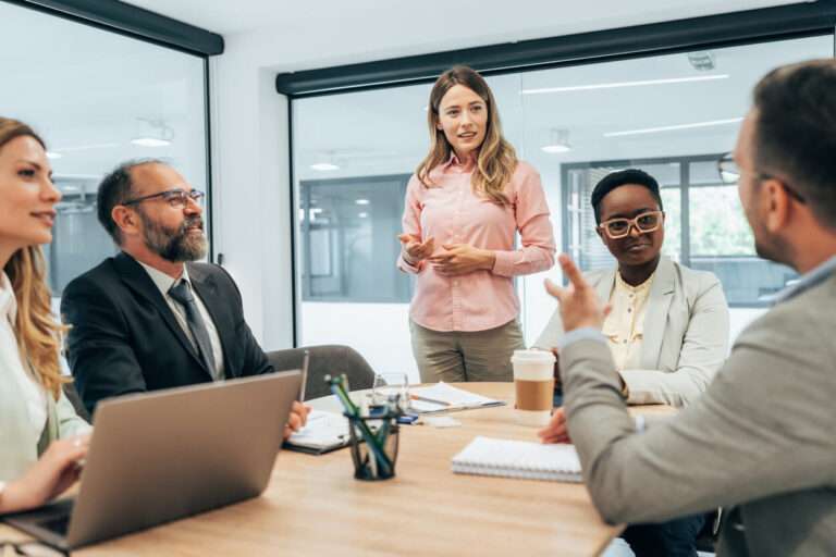 Peut-on encore motiver et fédérer les collaborateurs avec des outils numériques ?