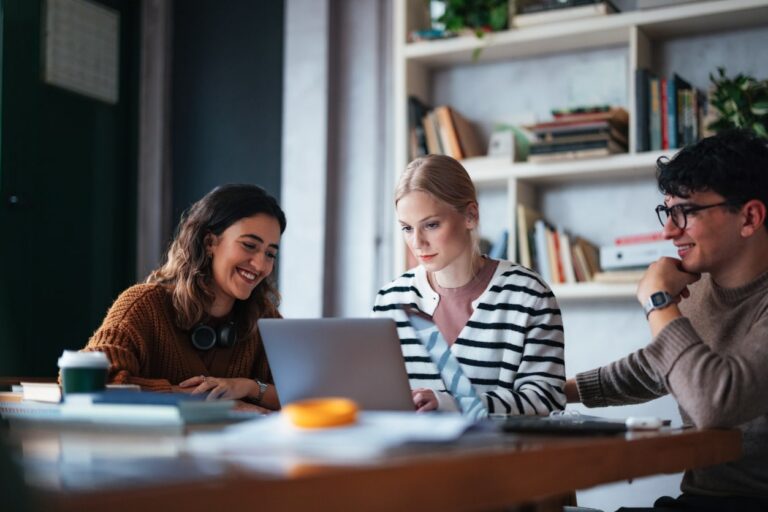 SharePoint digital workplace: Features, benefits & best practices